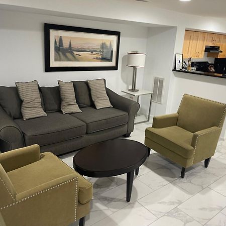 Lovely Remodeled 2Bdrm Basement Home Washington Exterior photo