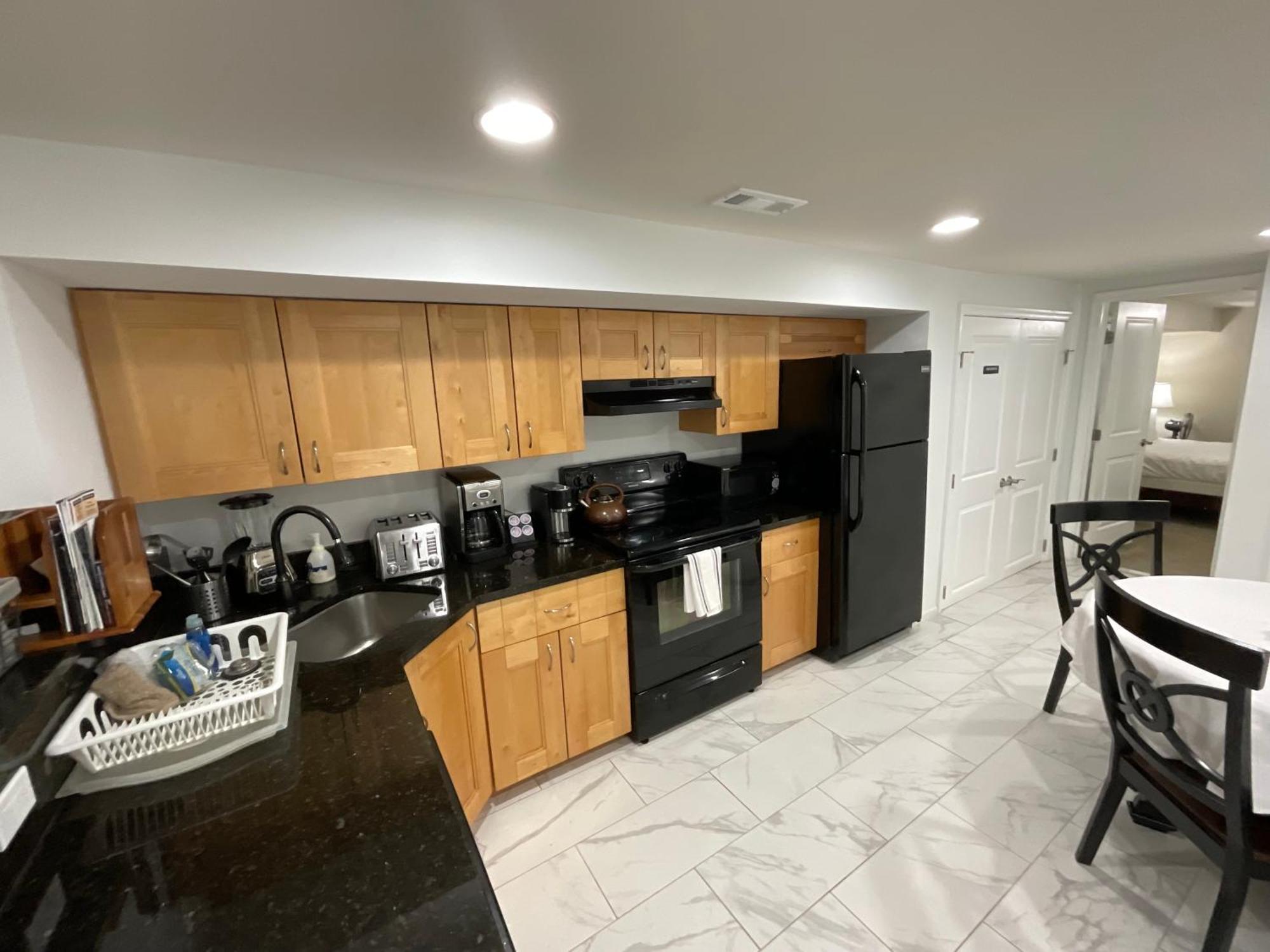 Lovely Remodeled 2Bdrm Basement Home Washington Exterior photo