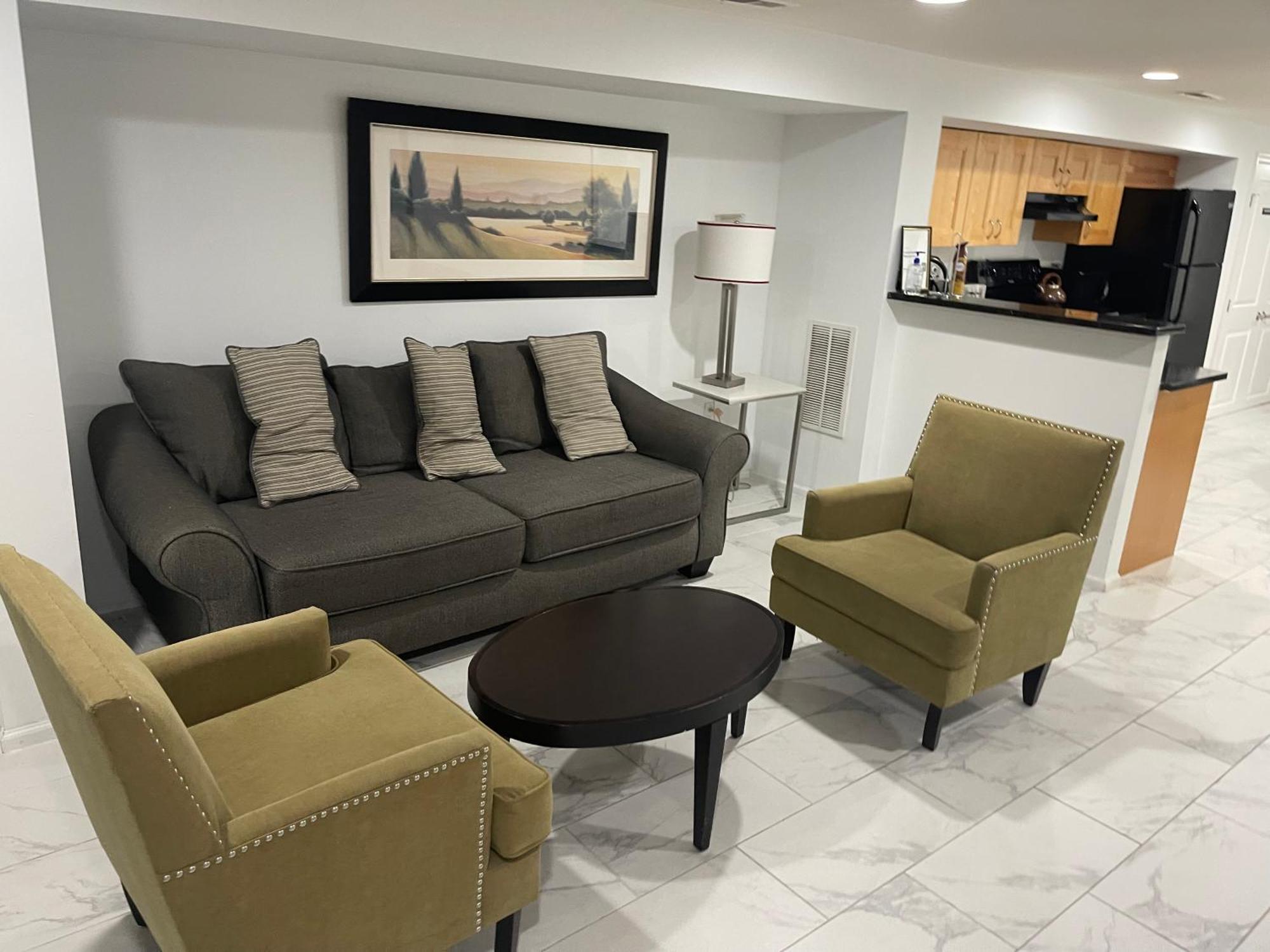 Lovely Remodeled 2Bdrm Basement Home Washington Exterior photo