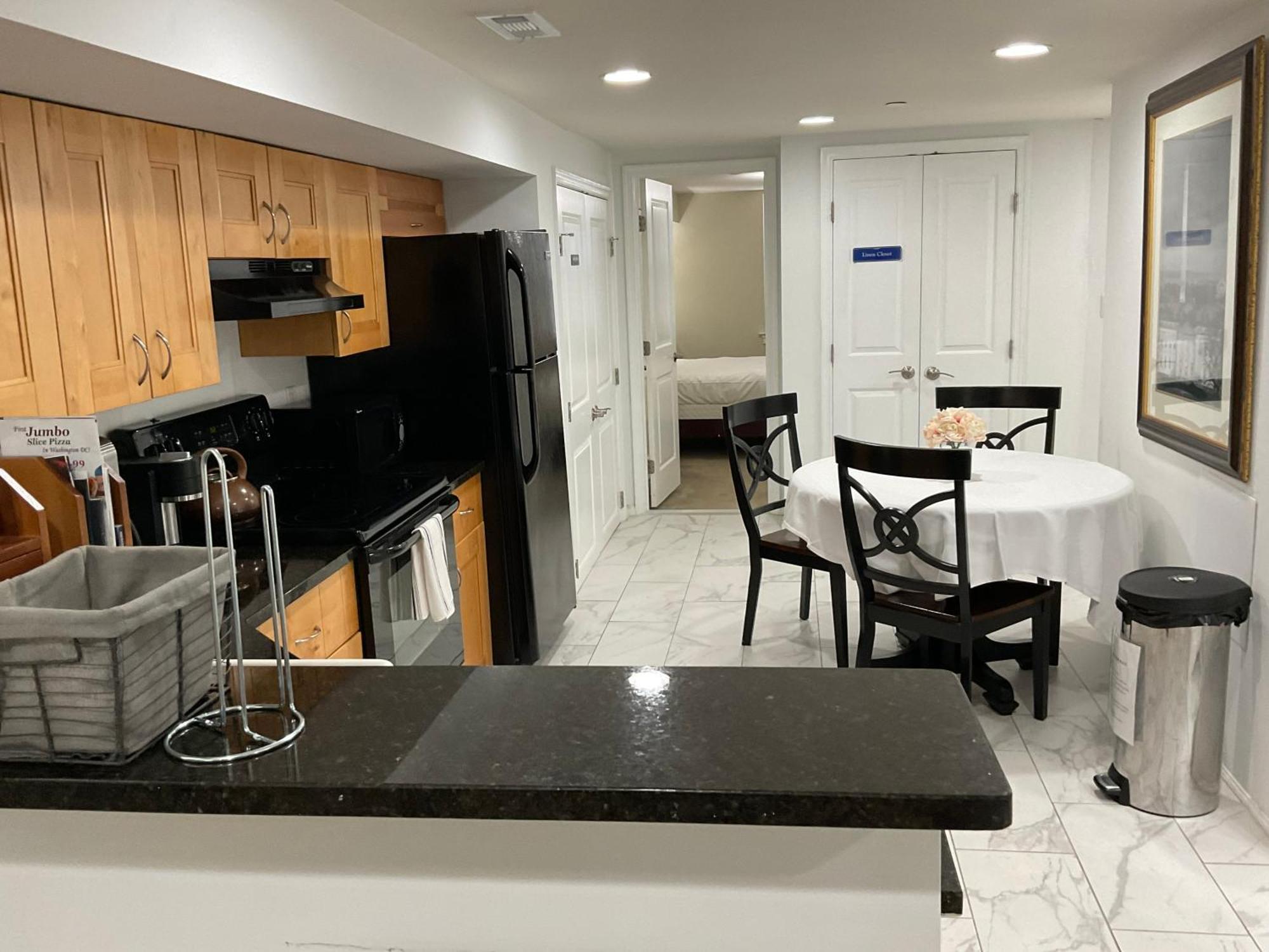 Lovely Remodeled 2Bdrm Basement Home Washington Exterior photo